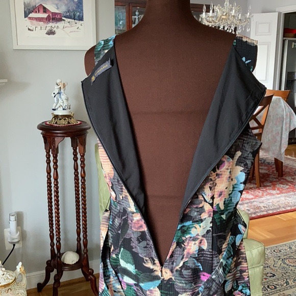 Outback Red sleeveless dress - Picture 6 of 9